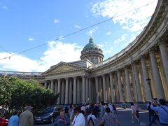 ネフスキー大通りのほうに戻ってきました。こちらはカザン大聖堂。