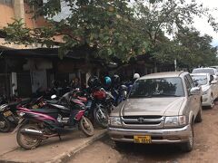 そして更に、モールで昼飯食べたいから、やっぱり駐輪場探し…

探すまでも無く目の前ですね～