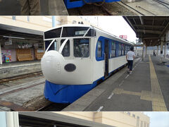 　宇和島からはこいつに乗車。久しぶりの四国新幹線（？）ですよ。

　発車間際に隣の線路へ派手派手な列車が入ってきました。海洋堂ホビートレイン。「かっぱうようよ号」。今はこんなデザインですか。