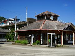 vol.2　https://4travel.jp/travelogue/11385690　からのつづき。
「シレストむろと」から乗ったバスはほぼ定刻どおり「あさてつ」の甲浦駅に到着。甲浦駅は高知県最東端の駅です。「あさてつ」の正式名称は阿佐海岸鉄道株式会社。建設が凍結していた阿佐東線を引き継ぎ、1992年に開業した比較的新しい路線で、徳島県の海部駅と高知県の甲浦駅を結んでいます。