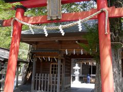 近くに浅間神社というのがあるので寄ってみます。
