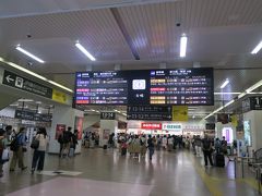 8/12 お盆休み2日目早朝の広島駅

東京方面6:00のぞみ自由席は50%くらいの乗車率。その次の6:19のぞみには誰も並んでいない様子。