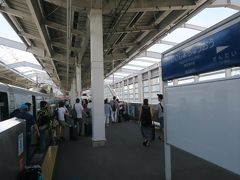 9:33鹿児島中央着

博多から1時間35分。
感想は自身初の鹿児島県にして『近っ！』
線路が新しいので揺れが少なく快適。
そして九州新幹線完乗です！