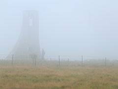 朝はやっぱり霧景色ですが、こんな感じの美しの塔もなんか幻想的！
（でも人影が少し怖い・・・）
