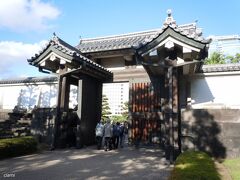 平川門、大奥に一番近いから、大奥の女中さんたちの通用門だったんだって。
