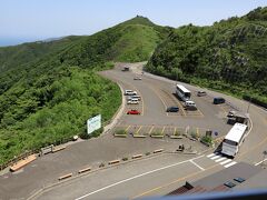 10：20　弥彦山頂公園駐車場。
神社近くからロープウェイでも登れる。