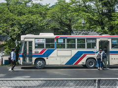 袋田の駅では袋田の滝行きの路線バスが待機中
まだ袋田の滝には行ったことがないので惹かれますが、先を急ぎます