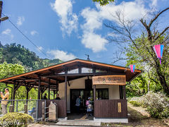 矢祭山駅到着、駅舎は無人ですが新しそうです