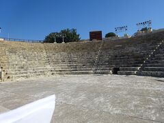劇場（BC2に建てられ、地震で崩れましたが、AD４に再建され、３０００人収容されます。）