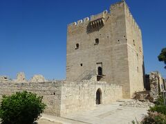 コロッシ城(全景)（３階建てで入口は２Fです。リチャード獅子王が挙式を挙げました。エルサルムの聖ヨハネ騎士団の司令部でなり、後半はテンプル騎士団の司令部となりました。）