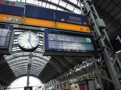 フランクフルト中央駅からパリへTGVで移動します。