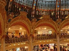 ギャラリー ラファイエット百貨店 (パリ オスマン本店)
百貨店というより宮殿のような内装で驚きました。

https://youtu.be/T-D_G1xHLi8