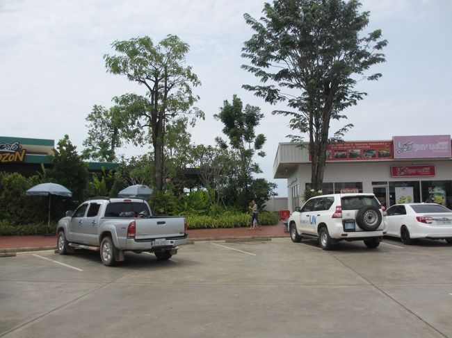 地元の方も立ち寄るらしい。<br /><br />日陰が無いよー。