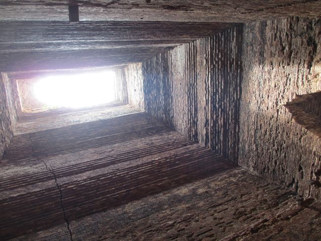 上を見上げると、空が見える。<br /><br />昔の人はどうやって造ったのかな？