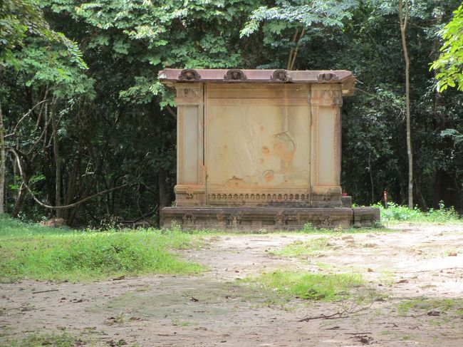 真四角のこちらのお堂。<br /><br />比較的新しい感じがした。