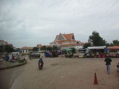 立派な建物が見えてきた。

こちらがアンコールワットチケットセンター。