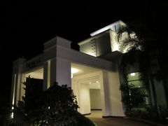 18：15－19：15　レストラン　トロピカル（60分間）

　　　　タイスキの夕飯。

　　　　外は真っ暗。