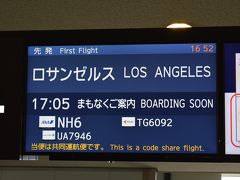 搭乗便はNH6・ロサンゼルス行き、シップはボーイング777-300ERです。
台風の影響による空港混雑で、定刻より50分ほど遅れて成田空港を離陸しました。