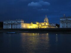 旧王立海軍大学Old Royal Naval College。もともとは宮殿として建てられたもの。見えないけど、この奥にはグリニッジ子午線で知られるグリニッジ天文台もある。世界遺産「マリタイム・グリニッジ」の一帯だ。