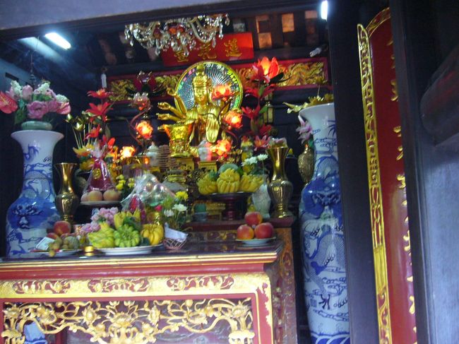 境内はこの様になっていました。