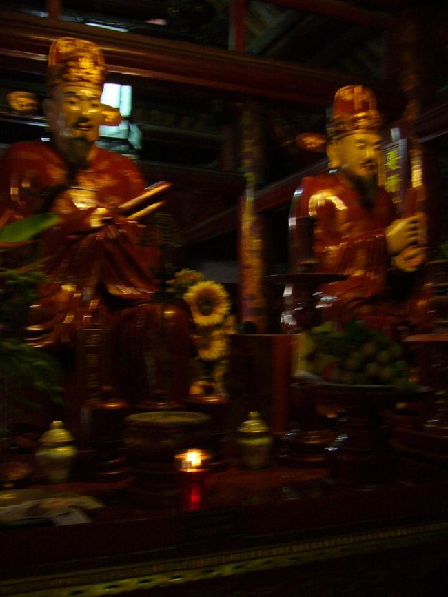 孔子と4人の弟子達です。<br />写真には２人しか映っていませんが…(つД｀)