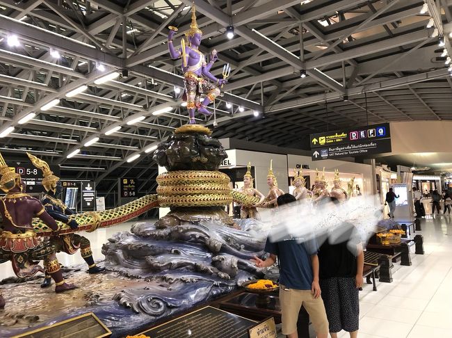 かなり広い空港なので乗継搭乗口を確認してから時間つぶしした方がいいです（乗り継ぐ場合保安検査場を通る必要があります）