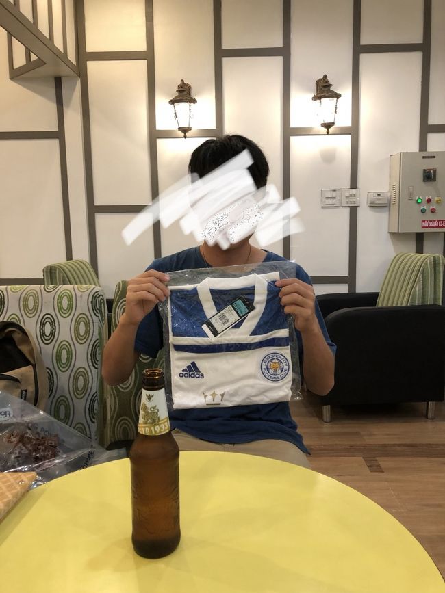 息子はサッカー男子。先日高校最後の大会を終え引退しました。小中高とよく頑張ったぞ(^o^)<br />空港免税店でレスターシティのアウェイユニを発見、記念に衝動買い☆