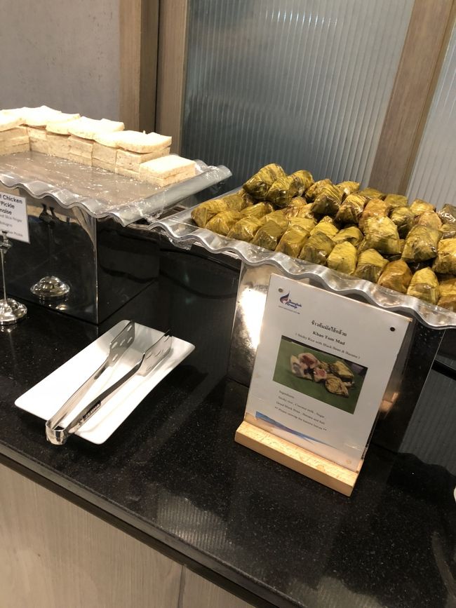 左のサンドイッチがシンプルで妙に美味しかった