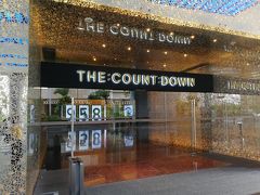 今回の宿 THE COUNTDOWN HOTEL に到着。
ちょっと贅沢して客室はコーナースイートを選択。