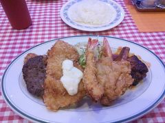 20時、シーサイドドライブインで夕食。沖縄らしいアメリカンな雰囲気。