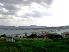 古宇利大橋を渡って古宇利島へ。ここも海の色が美しい。