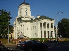 旧市庁舎（１５９１年から１６０１年に作られ、音楽学校のキャンパス等となり１８４７年に壊され２００４年に再現されました。）