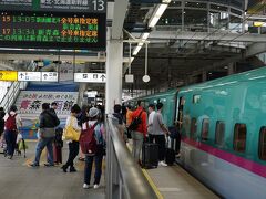 八戸駅に到着。

空気が冷たくて気持ちいい(；´Д｀)
涼しいというより、肌寒いという単語が似合うかも。