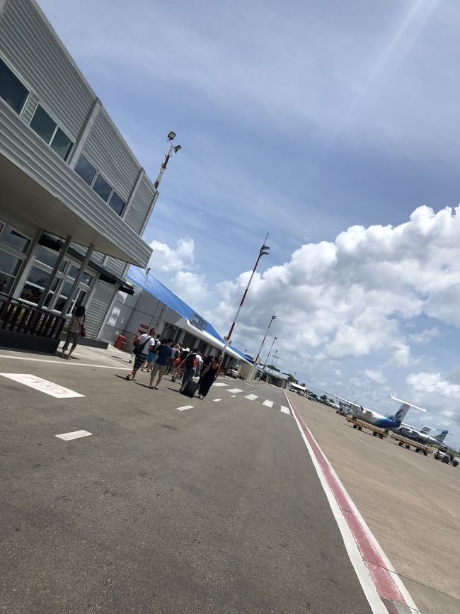 徒歩で空港へ。