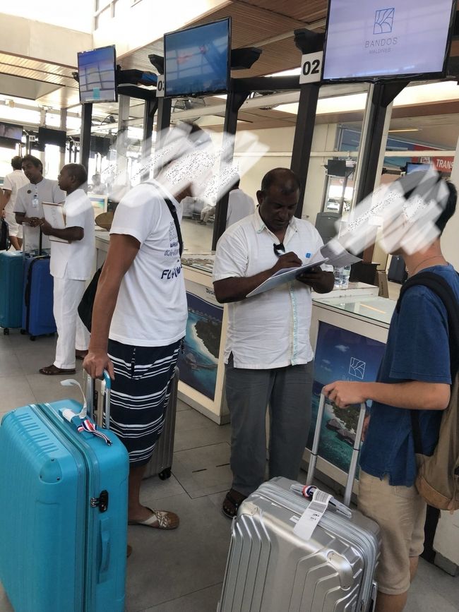 今回飛行機とホテルを別手配したため不安でしたが、ホテルカウンターで名前を言うときちんと把握してくれてました。送迎依頼はホテルと直接メールでやり取りしました（翻訳アプリがかなり役立ちました）