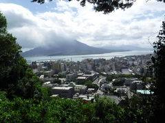 城山展望台からの眺め。まだ噴いちゃってます～、このモヤモヤがないともっとステキな壮大な眺めなんだけどσ^_^;