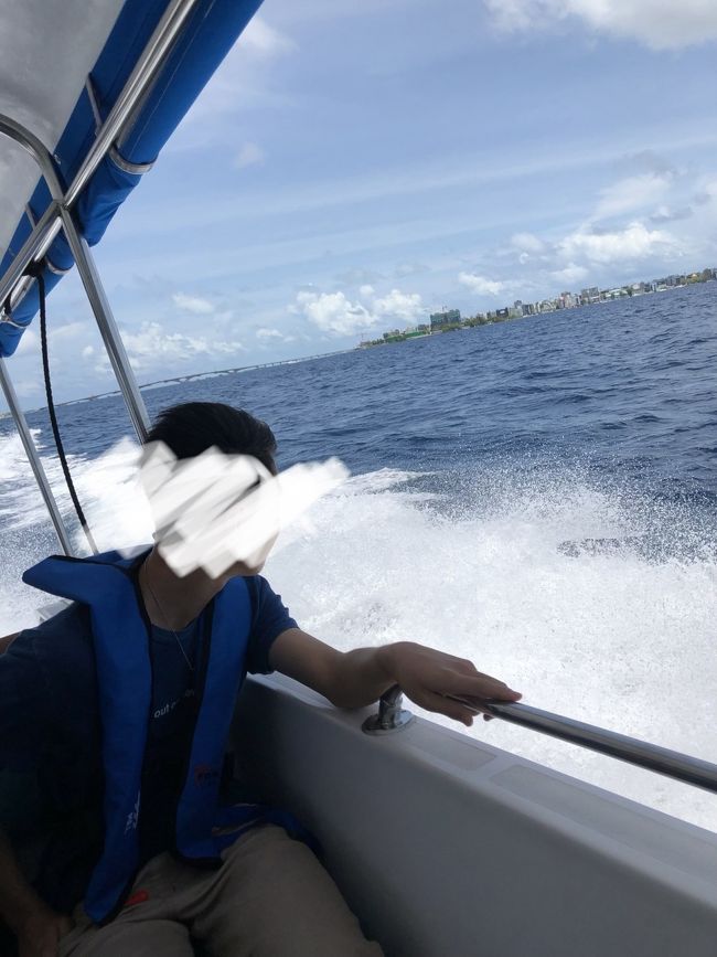 遠くに首都マーレ