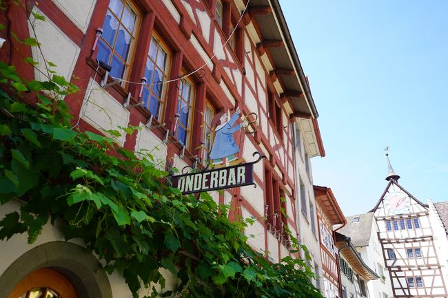 お腹が空いたのでクレープ屋さんに入ってみました。この周辺、エアコンがそもそも無いお店が多いのので、さすがに今年の猛暑はちょっと大変！