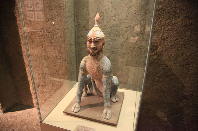 新疆ウイグル自治区博物館　図録（貴重品） 新疆ウイグル自治区博物館 図録（貴重品）