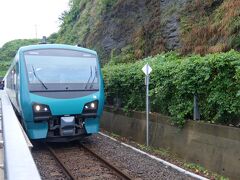 千畳敷駅で観光停車があります
やはりリゾートしらかみの中で最新の編成なのでピッカピカですね