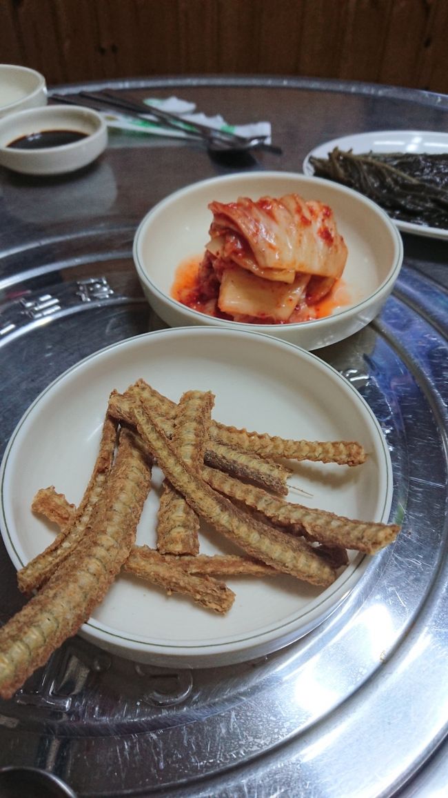 サービスで骨煎餅まである<br />