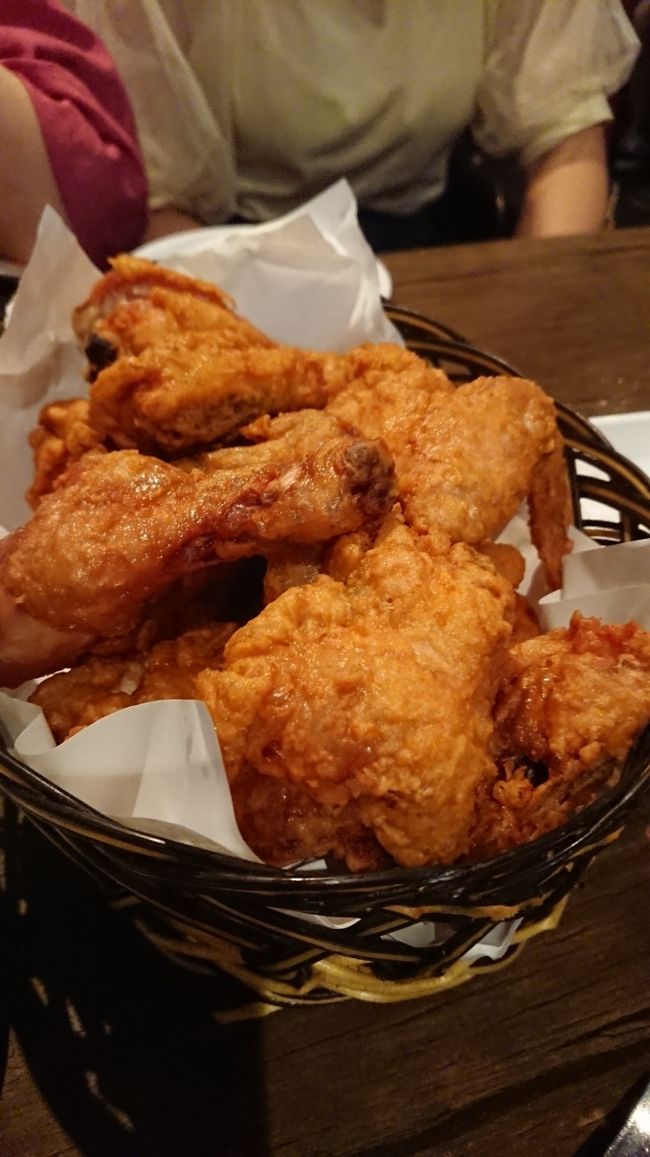 忠武路駅近くの飲食街の鰻屋さんの斜め向かいのチキンHOP<br /><br />レトロな雰囲気、味、サービス、当たり店でした。