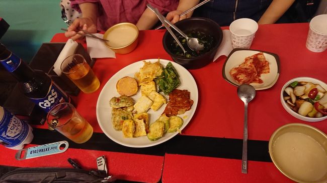 鍾路３街<br />チヂミ横丁、向かって左側のお店