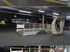 　岡山でも一時間ほど待ち時間があったので、駅構内をウロウロしてみた。

　５番ホームが妙なことになっていましたよ。『La Malle de Bois』って何だ？『自転車組み立てスペース』なんてのが設けられているところを見ると、自転車を積み込める観光列車・・・なんだろうか。