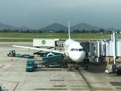 ラオス国営航空とはここでさようなら。
ここから先はベトナム入国と国内線の乗り継ぎです。