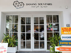 お次はハン市場から歩いてこちらへ。

「Danang Souvenirs & cafe」
