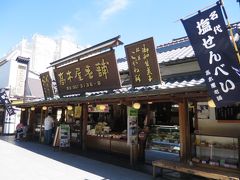 高木屋老舗　草だんご・和菓子

江戸時代から続く和菓子店。
ヨモギの新芽と、コシヒカリで作る草団子は柴又みやげの定番になっている。