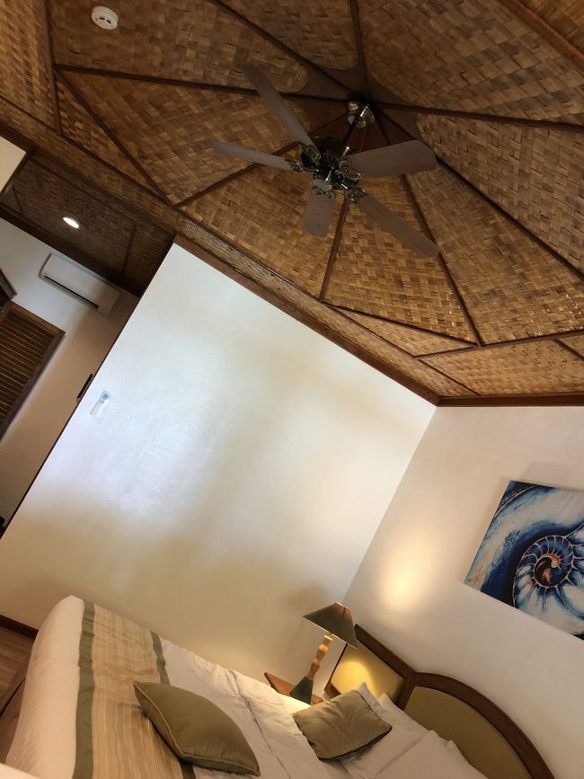 ランチと散策を終えてチェックイン。一番安いスタンダードの部屋ですが、アジアンインテリアが素敵だしキレイだし広いし大満足でした。<br />wifiも繋がります（速度はかなり遅いですが夜中や早朝は日本並みにサクサクでした）<br />