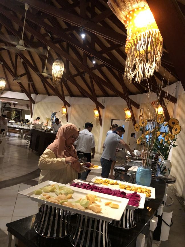 ステーキ、パスタ、カレー、ケバブ、ナン、チャーハン、スイーツ、サラダ、フルーツなど一通り揃ってました。前回行ったビヤドゥよりだいぶ豪華な印象でした。