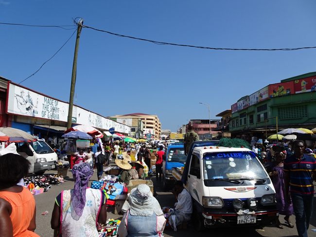 翌日の下見に市場内のTuduバスターミナルへ